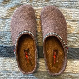 Haflinger clogs